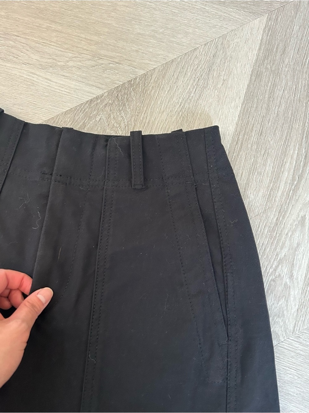 Athleta Skyline High Rise Barrel Leg Pant
Black 0 Athletic Strechy trouser - Picture 4 of 5
